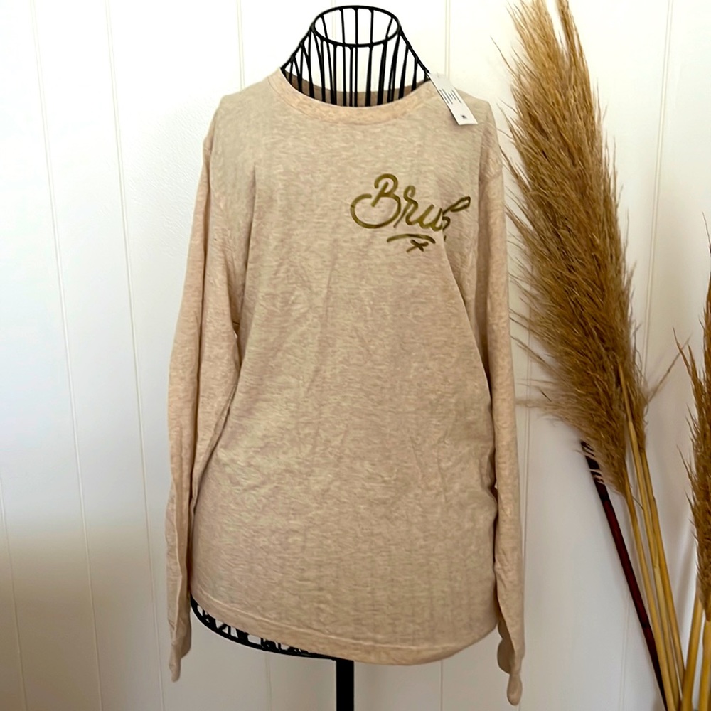 Long sleeve men’s George t-shirt.